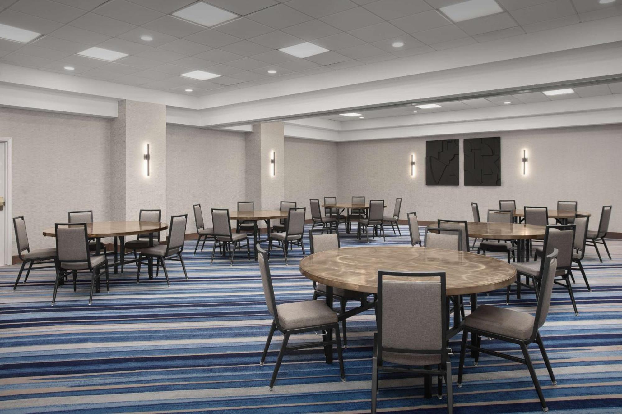 Embassy Suites By Hilton Dallas Near The Galleria Екстер'єр фото