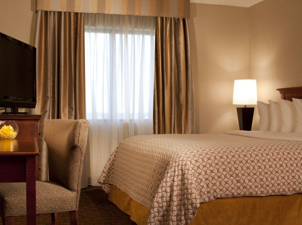 Embassy Suites By Hilton Dallas Near The Galleria Номер фото